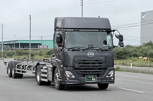 トレーラー4台