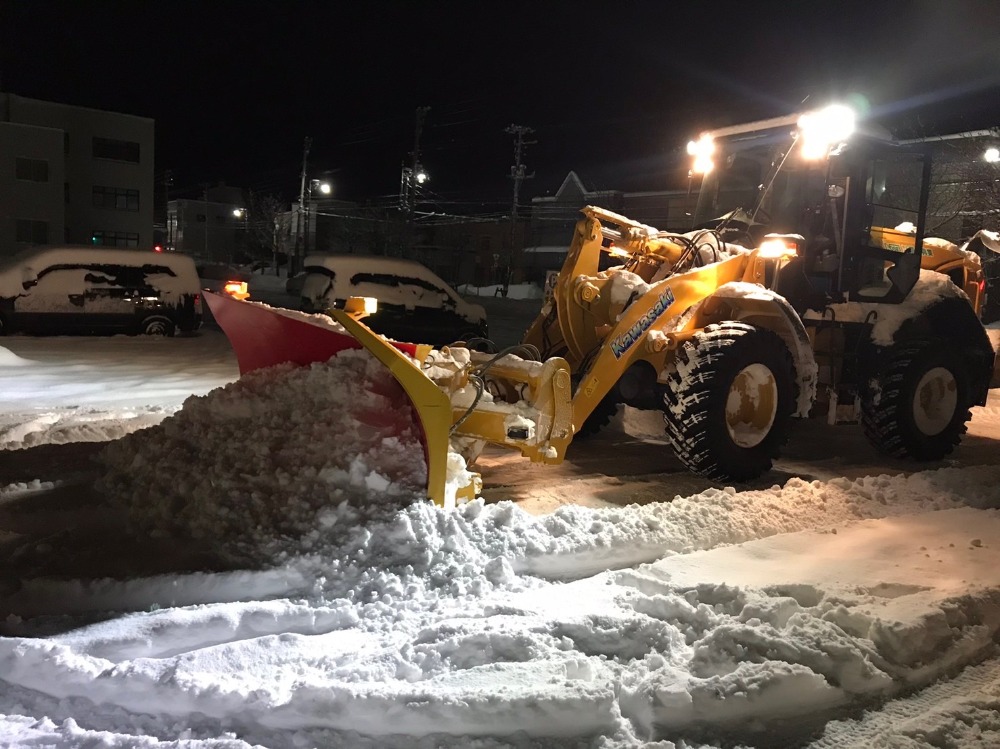 広い敷地の除雪もお任せください